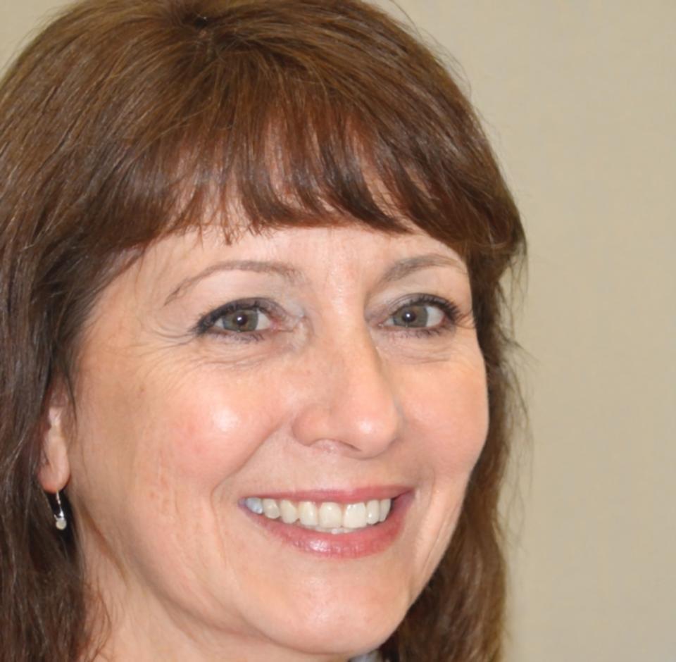 Elina Kosturska, Content & Technical Specialist